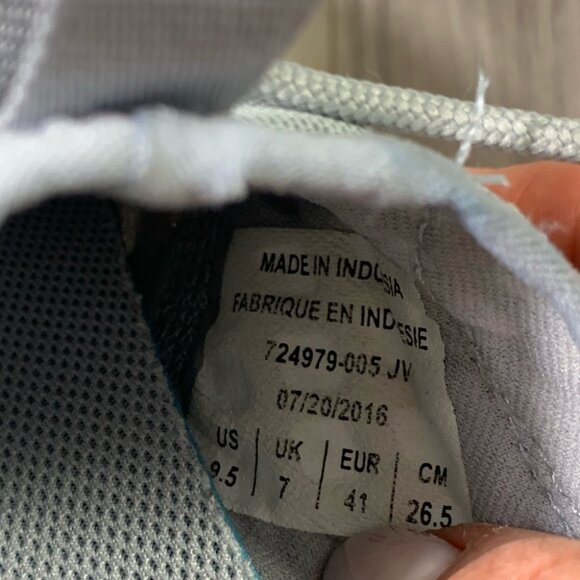 Nike Women's Juvenate Running Shoe Gray - Picture 8 of 10